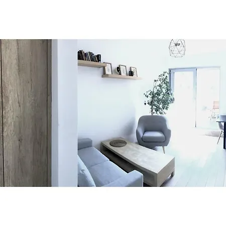 Апартаменты Bright With Large Terrace Прага