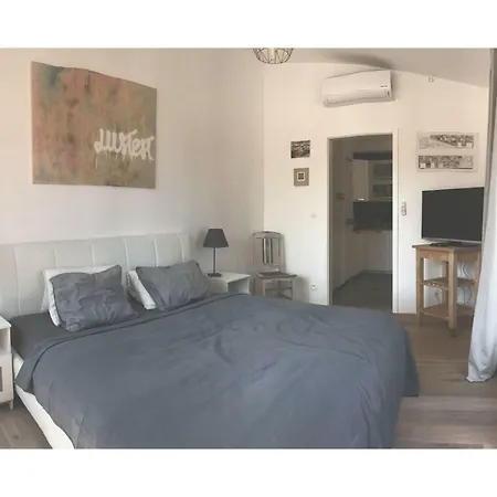 Bright With Large Terrace Apartamento Praga